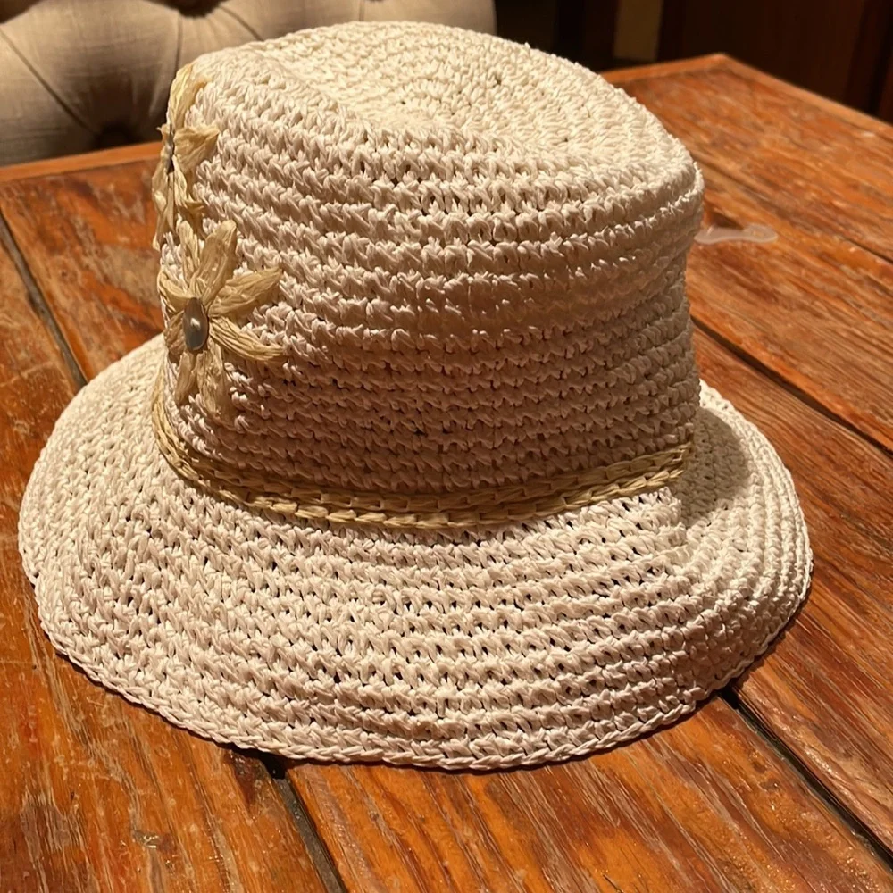 Vintage Spring-Summertime hat w/straw flower embellishments